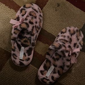 Laundry by Shelli Segal. Pink Leopard Slippers. They are size 8.